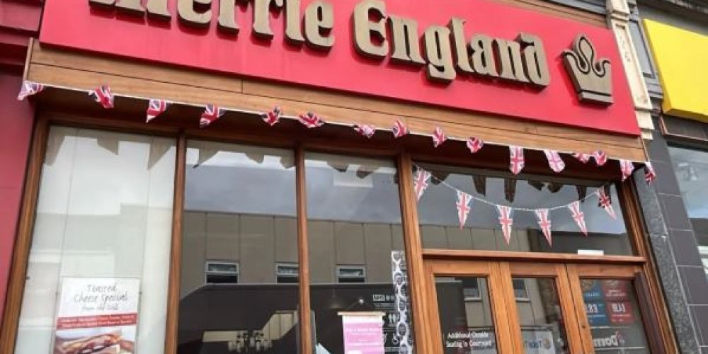 MERRIE ENGLAND CLOSES AFTER SIX DECADES