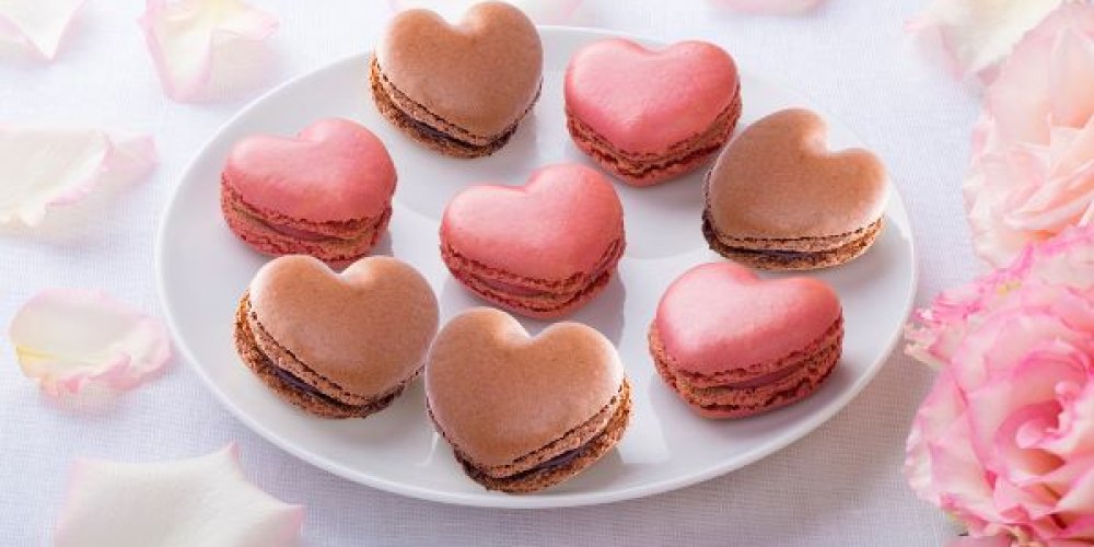 TIPIAK INTRODUCE HEART SHAPED MACARONS