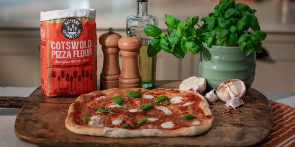 MATTHEWS COTSWOLD PIZZA FLOUR - WAITROSE